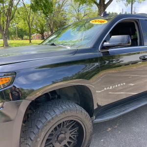 CHEVROLET SUBURBAN LT - 2