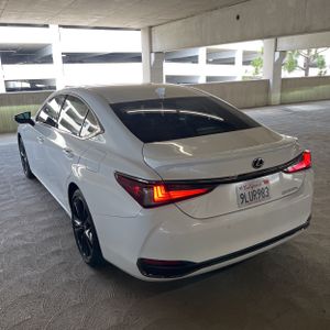 LEXUS ES 300H F SPORT HANDLING - 5