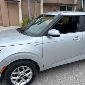 2021 KIA SOUL S 照片 2