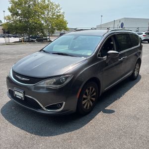 2019 Chrysler PACIFICA TOURING L photo 1