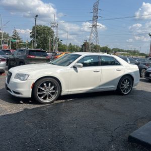 صورة 3 لـ 2019 Chrysler 300 TOURING