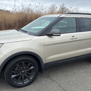 FORD EXPLORER XLT - 2