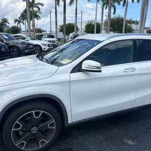 2020 Mercedes-BENZ GLA — фото 2