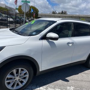 KIA SORENTO LX V6 - 2