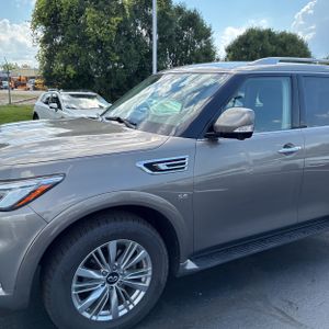 2019 Infiniti QX80 LUXE — фото 2