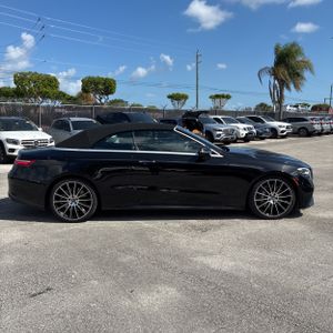 MERCEDES-BENZ E-CLASS - 10