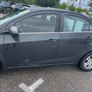 CHEVROLET SONIC LT AUTO - 4