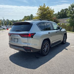 صورة 8 لـ 2022 Lexus LX 600 LUXURY