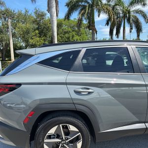 2025 Hyundai TUCSON SEL photo 9