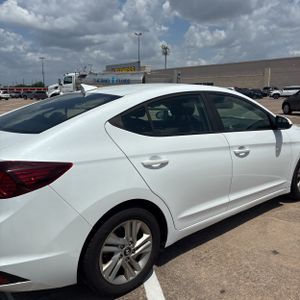 HYUNDAI ELANTRA SEL - 8