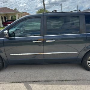 CHRYSLER TOWN & COUNTRY TOURING L - 4