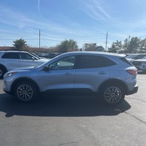 FORD ESCAPE PLUG-IN HYBRID SE - 3