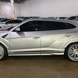 2025 Lamborghini URUS SE — фото 4