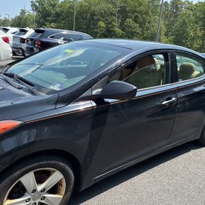 2013 Hyundai ELANTRA GLS 照片 2