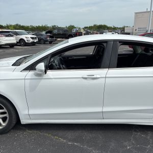 FORD FUSION SE - 4