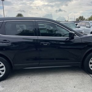2017 Nissan ROGUE SV 缩略图 11