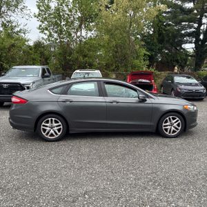 FORD FUSION SE - 10