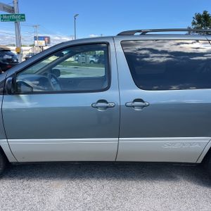 2000 Toyota SIENNA XLE photo 4