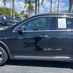 MERCEDES-BENZ GLA - 4