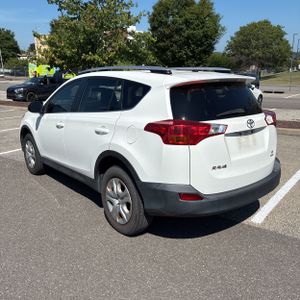 2014 Toyota RAV4 LE — фото 5