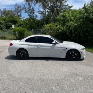 صورة 10 لـ 2016 BMW M4 BASE