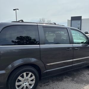 CHRYSLER TOWN AND COUNTRY TOURING - 9