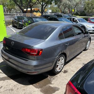 VOLKSWAGEN JETTA 1.4T S - 8