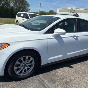 FORD FUSION S - 2