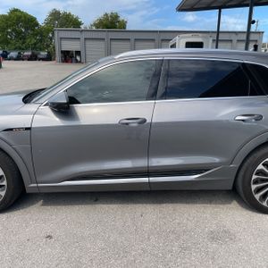 AUDI E-TRON QUATTRO PRESTIGE - 4