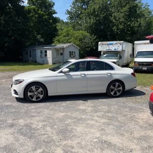 صورة 3 لـ 2017 Mercedes-BENZ E-CLASS