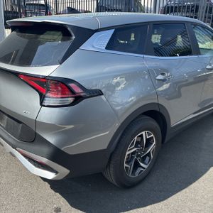 KIA SPORTAGE LX - 9