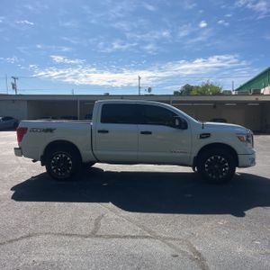 NISSAN TITAN PRO-4X - 10