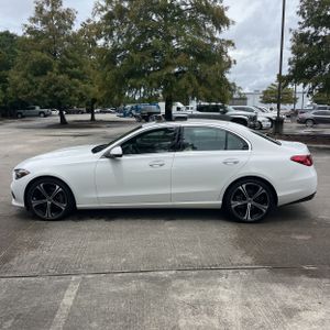 2024 Mercedes-BENZ C-CLASS photo 3