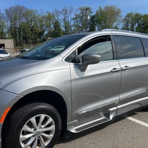 CHRYSLER PACIFICA TOURING L - 2