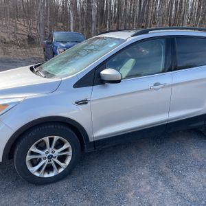FORD ESCAPE SE - 2