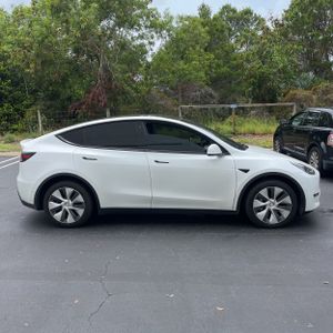 TESLA MODEL Y LONG RANGE - 10