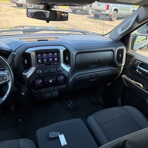 صورة 36 لـ 2020 Chevrolet SILVERADO 1500 RST