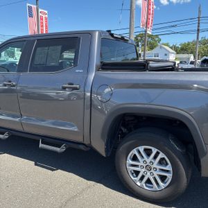 صورة 6 لـ 2023 Toyota TUNDRA SR5