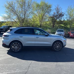 PORSCHE CAYENNE BASE - 10