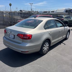 VOLKSWAGEN JETTA 2.0L S - 8