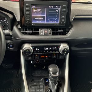 2021 Toyota RAV4 XLE PREMIUM thumbnail 38