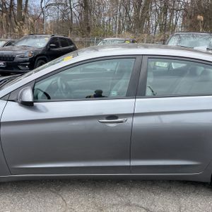 HYUNDAI ELANTRA SE - 4