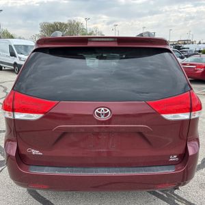 TOYOTA SIENNA - 7