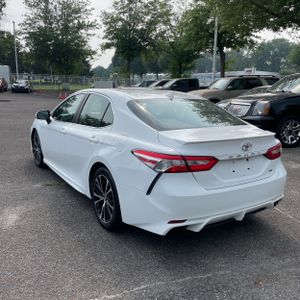 2020 Toyota CAMRY SE photo 5