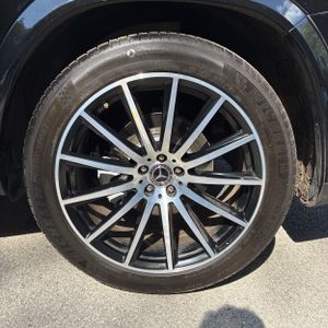 2025 Mercedes-BENZ GLS thumbnail 18