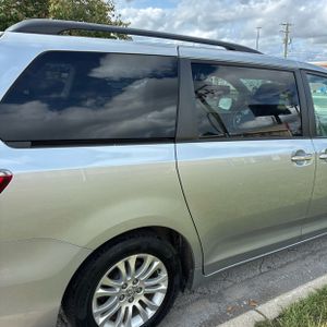 2016 Toyota SIENNA XLE 8-PASSENGER 照片 9