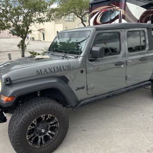 صورة 2 لـ 2020 JEEP GLADIATOR SPORT