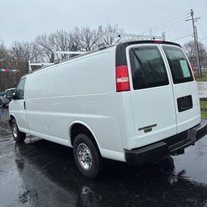 CHEVROLET EXPRESS 2500 - 5
