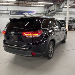 صورة 6 لـ 2019 Toyota HIGHLANDER XLE