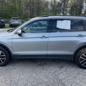 VOLKSWAGEN TIGUAN SE - 4